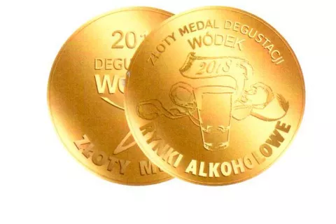 Zdjęcie medali zdobytych przez Charley’s Gin i Laufhund Bitter podczas degustacji w Toruniu, organizowanej przez Rynki Alkoholowe